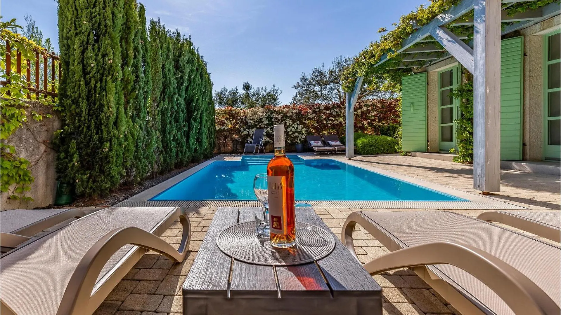 Nice Home In Liznjan With Outdoor Swimming Pool 0*,