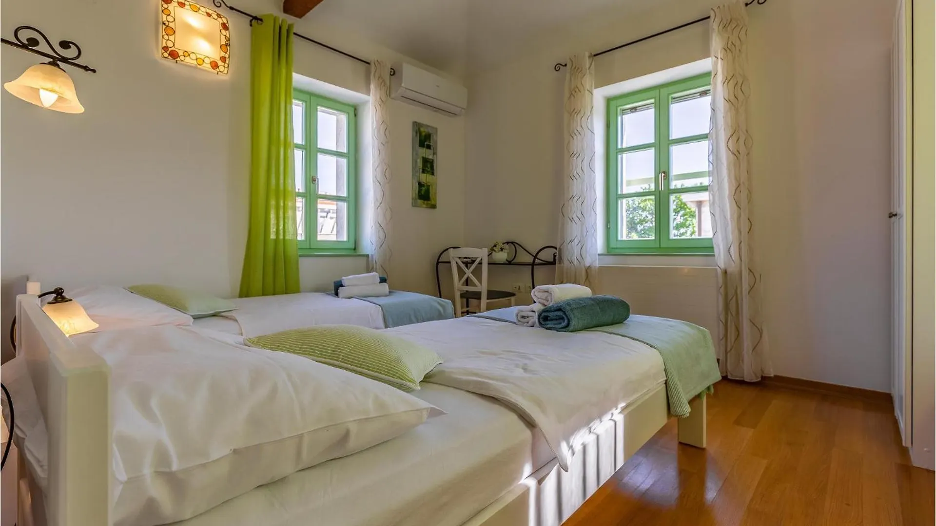 Nice Home In Liznjan With Outdoor Swimming Pool